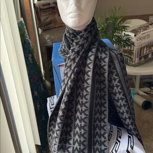 Michael Kors Black and Gray Patterned Scarf